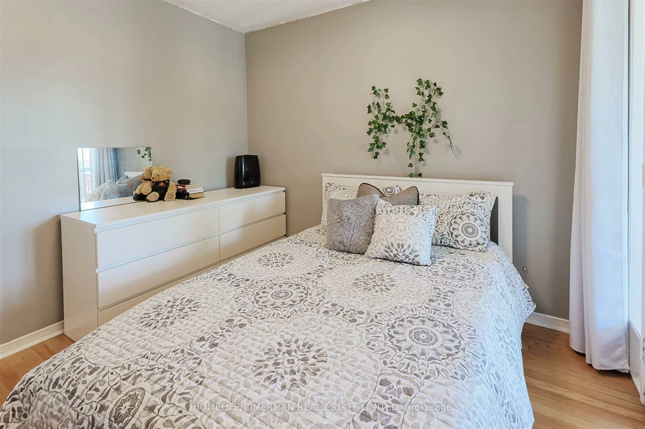 887, Golden Farmer, Meadowvale Village, Mississauga