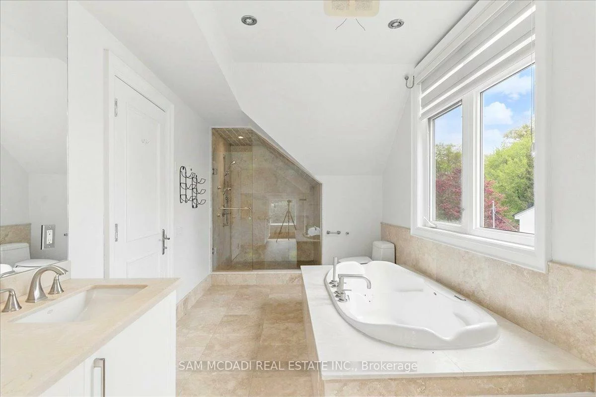 955, Albertson, Lorne Park, Mississauga