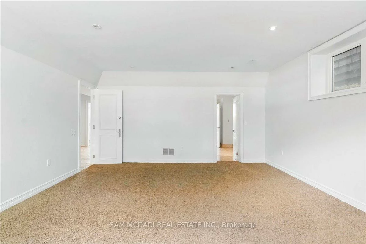955, Albertson, Lorne Park, Mississauga