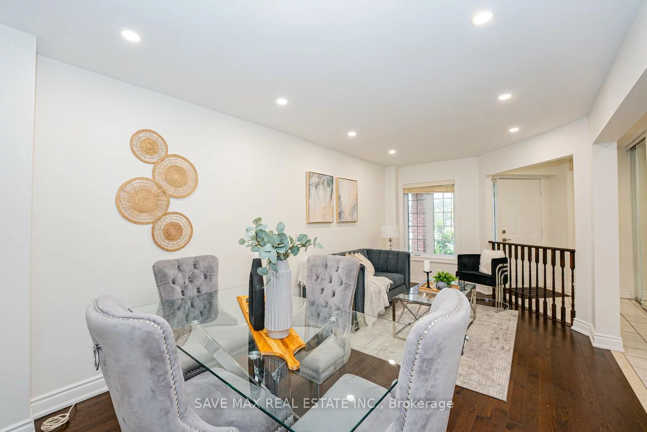 945, AppleCroft, East Credit, Mississauga