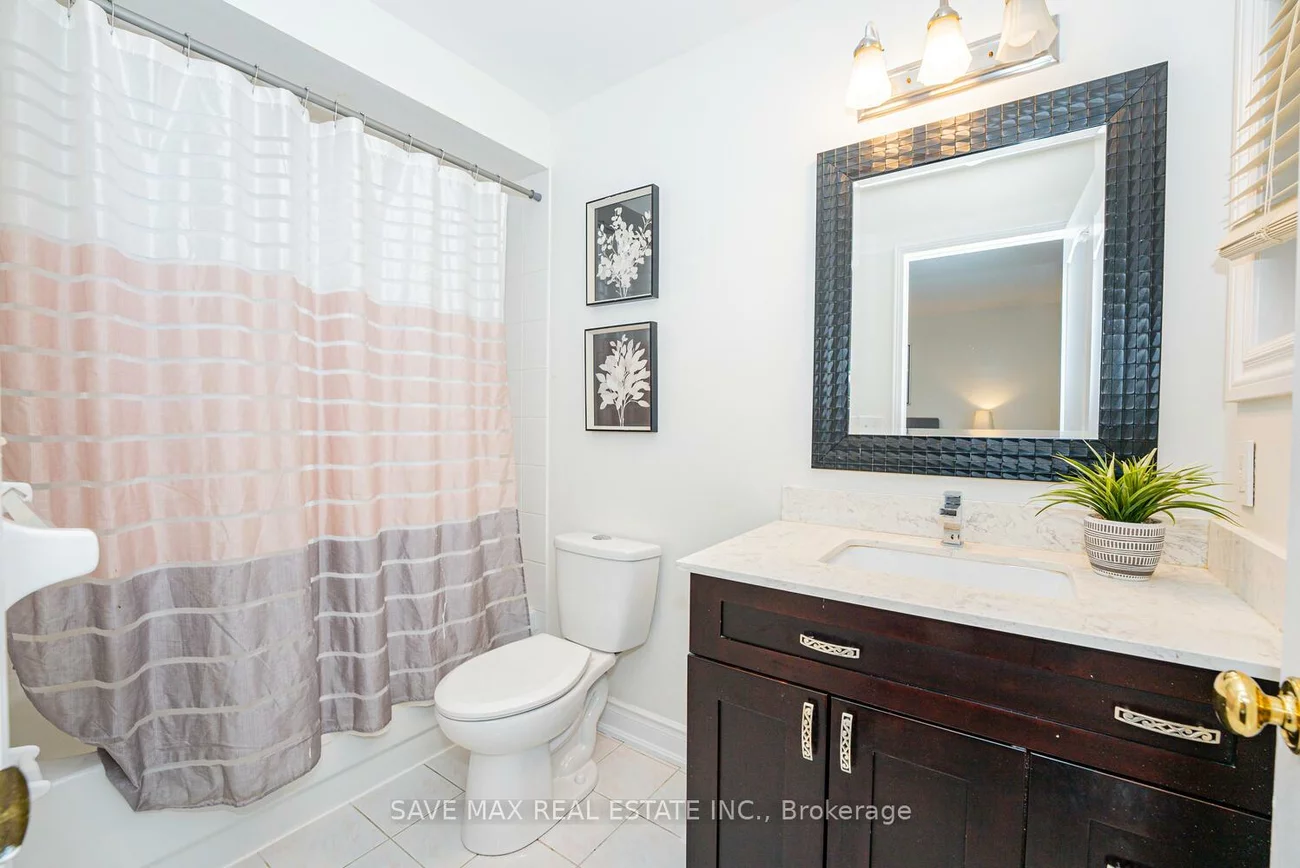 945, AppleCroft, East Credit, Mississauga