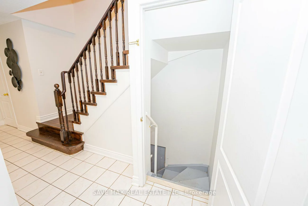 945, AppleCroft, East Credit, Mississauga