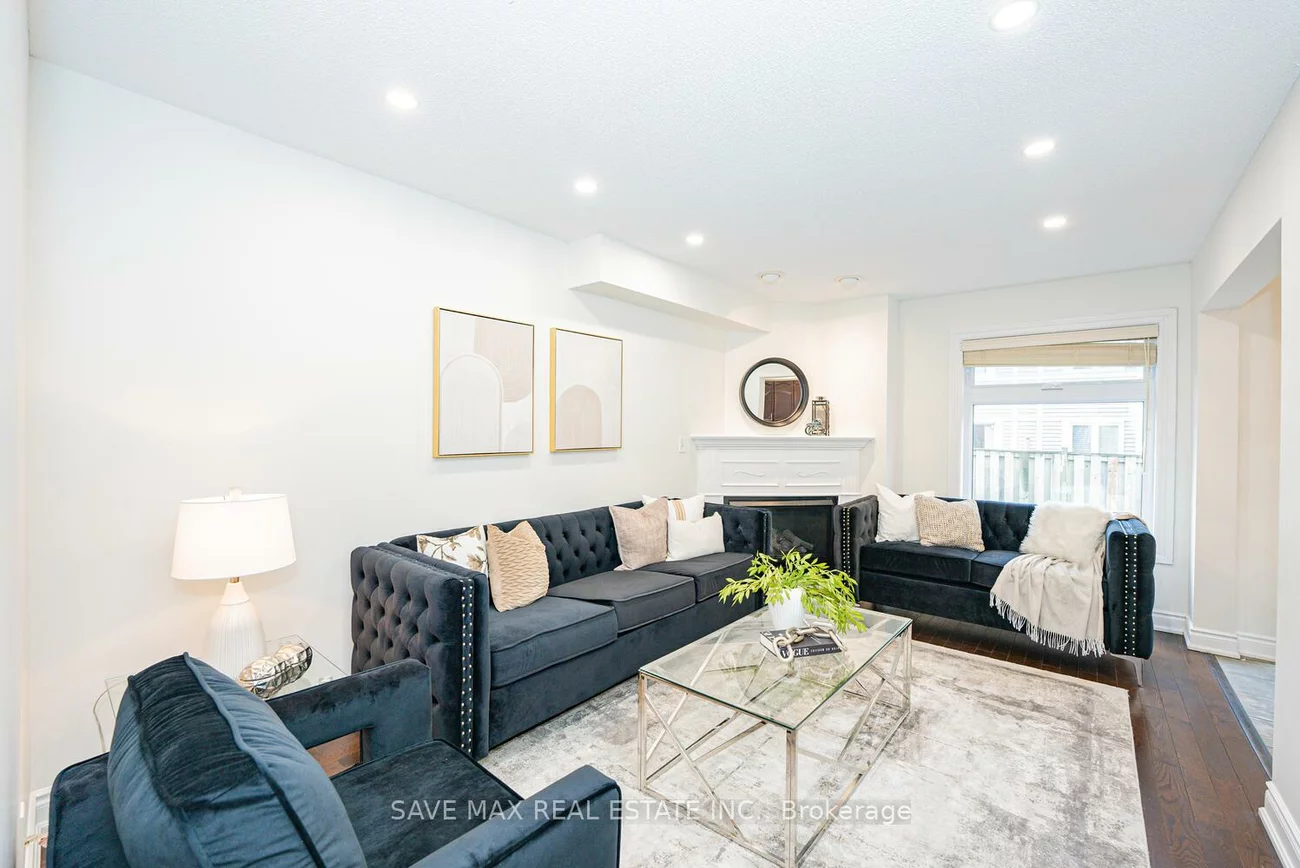945, AppleCroft, East Credit, Mississauga