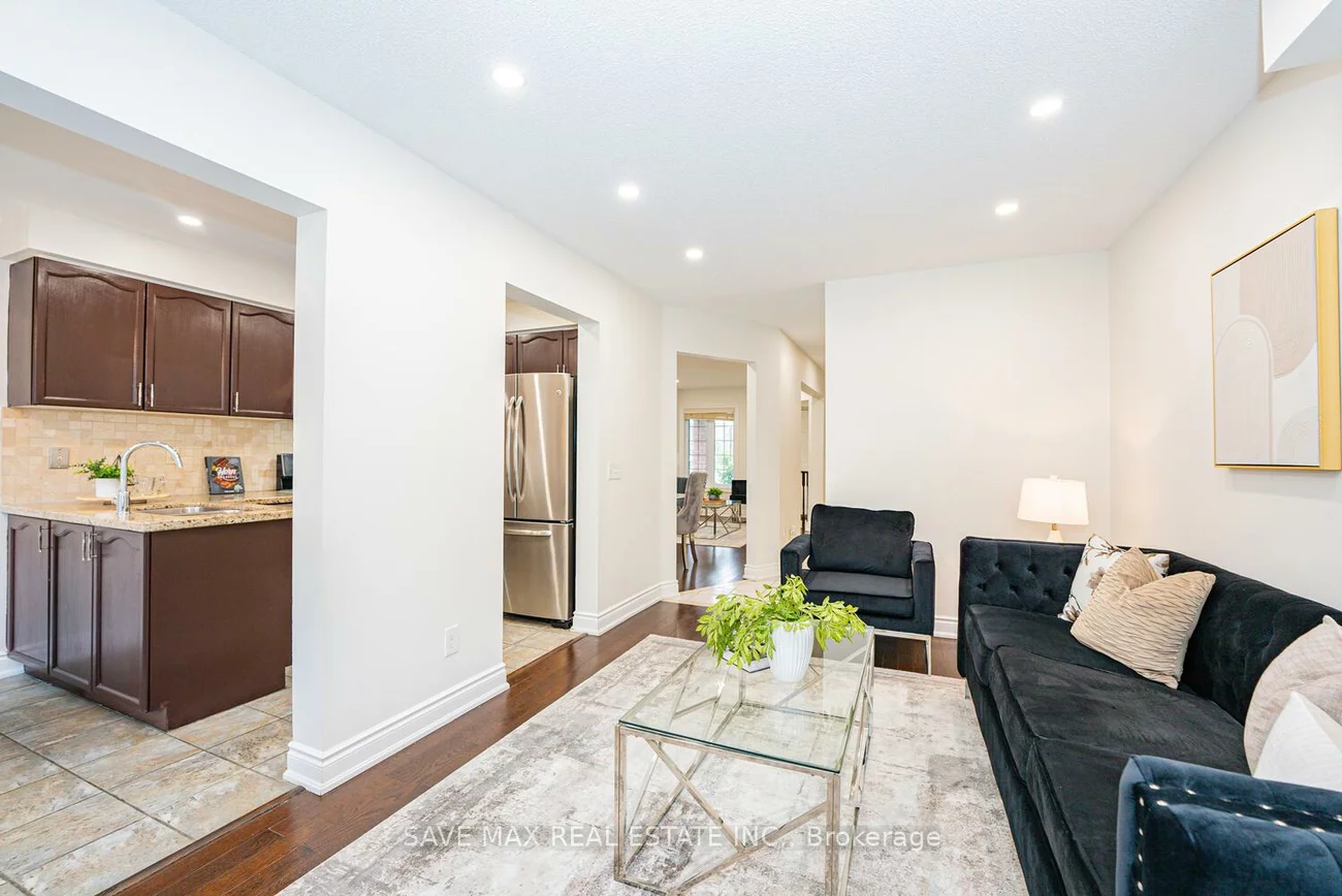 945, AppleCroft, East Credit, Mississauga
