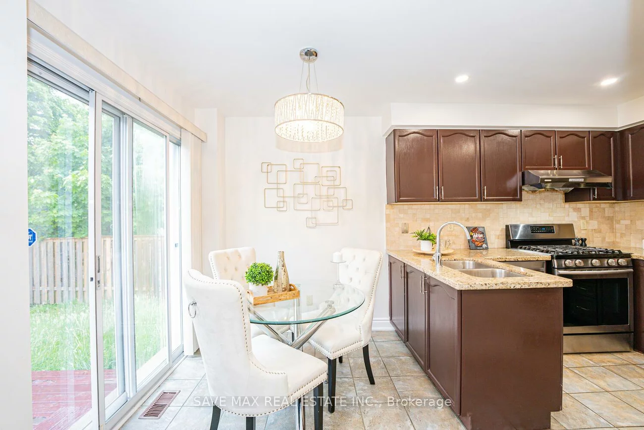 945, AppleCroft, East Credit, Mississauga