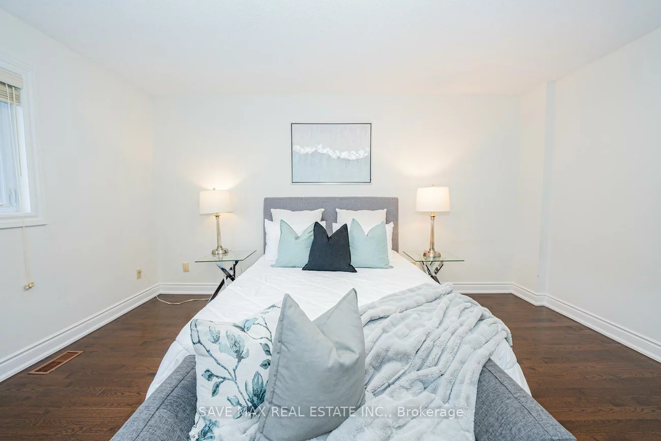 945, AppleCroft, East Credit, Mississauga