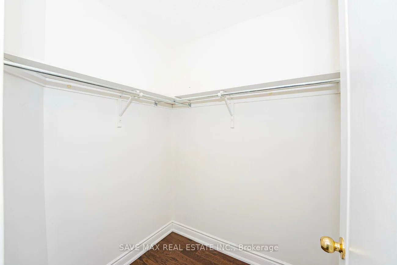 945, AppleCroft, East Credit, Mississauga