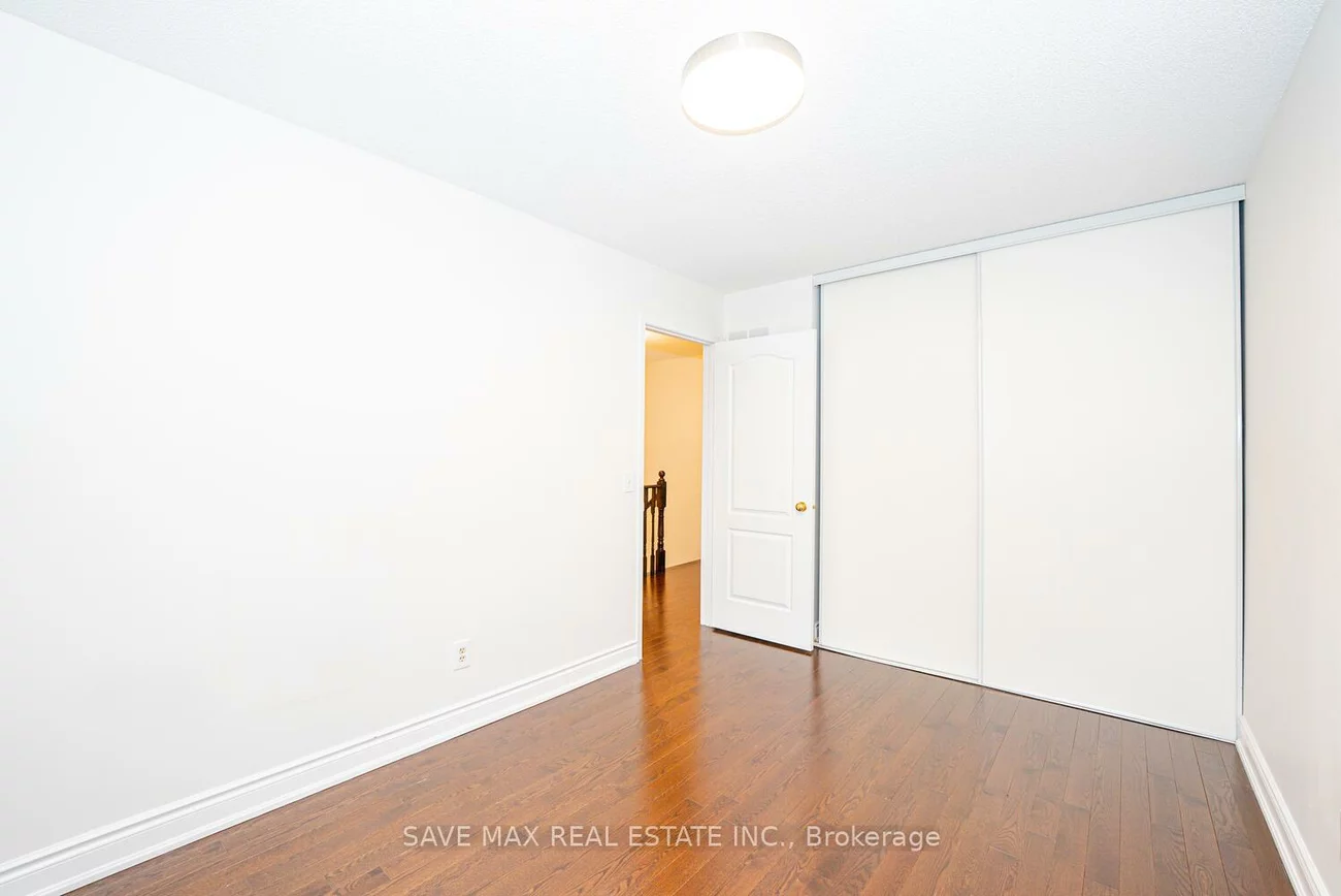 945, AppleCroft, East Credit, Mississauga