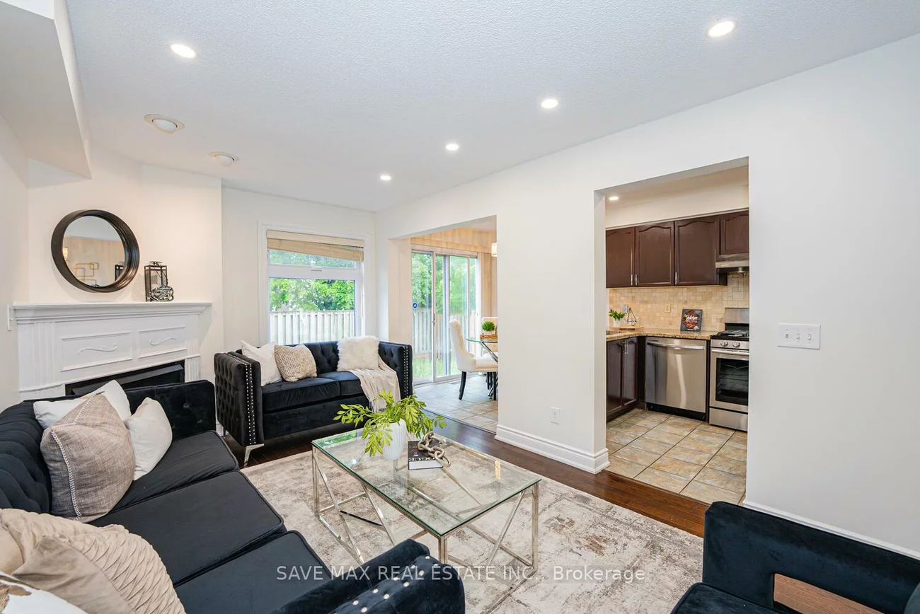 945, AppleCroft, East Credit, Mississauga