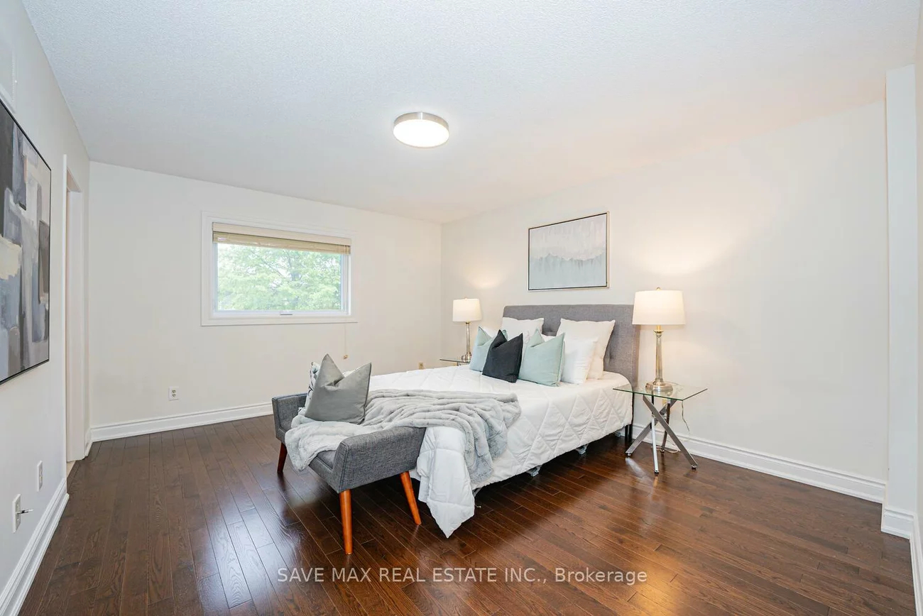 945, AppleCroft, East Credit, Mississauga