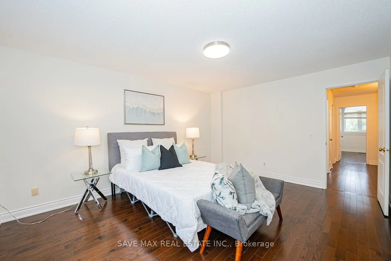 945, AppleCroft, East Credit, Mississauga