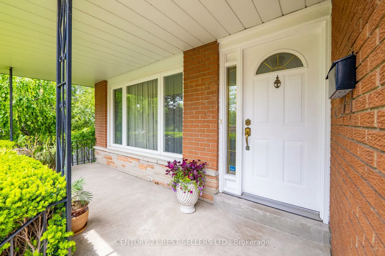 3403, Juanita, Mississauga Valleys, Mississauga