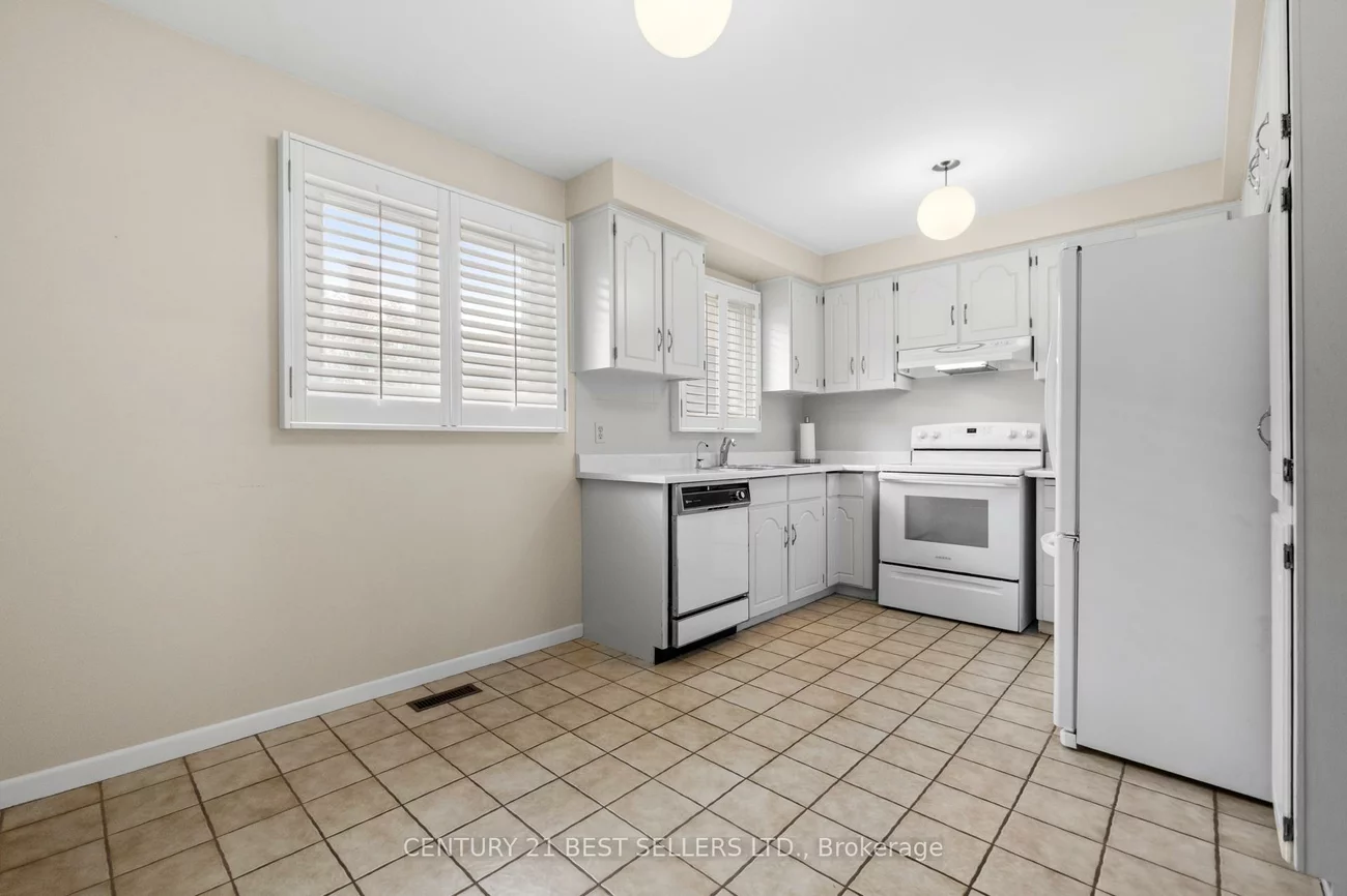 3403, Juanita, Mississauga Valleys, Mississauga