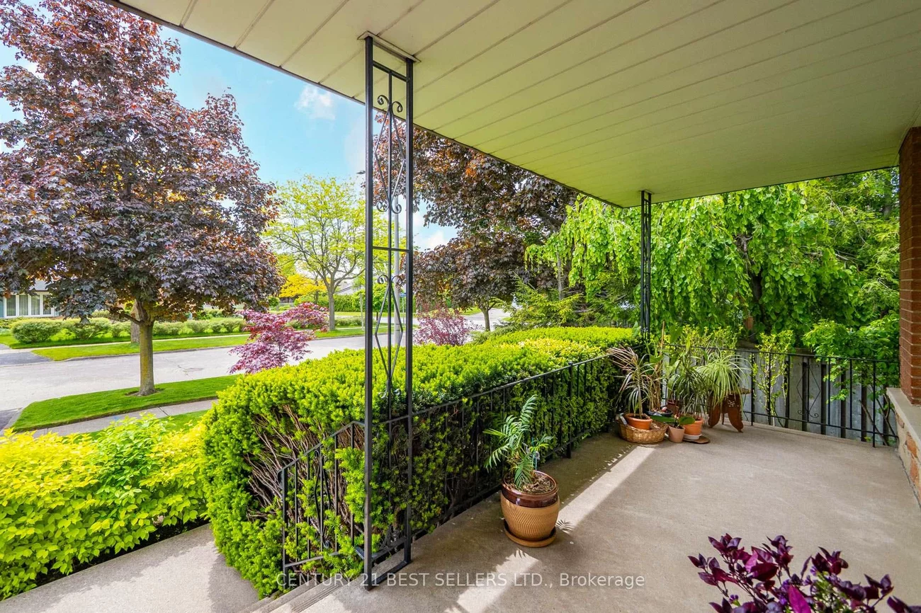 3403, Juanita, Mississauga Valleys, Mississauga