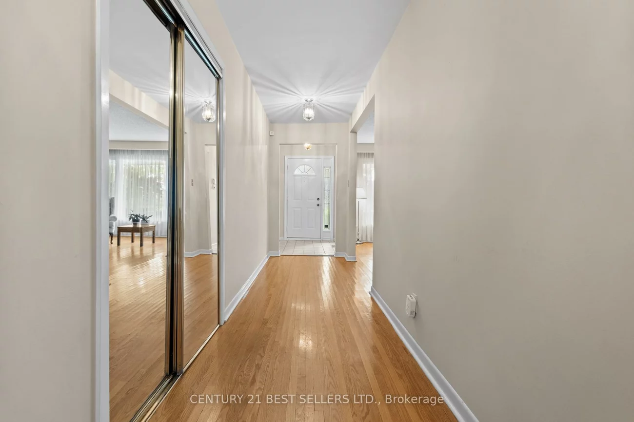 3403, Juanita, Mississauga Valleys, Mississauga