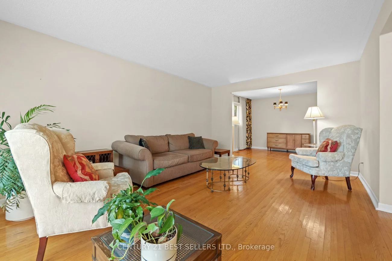 3403, Juanita, Mississauga Valleys, Mississauga