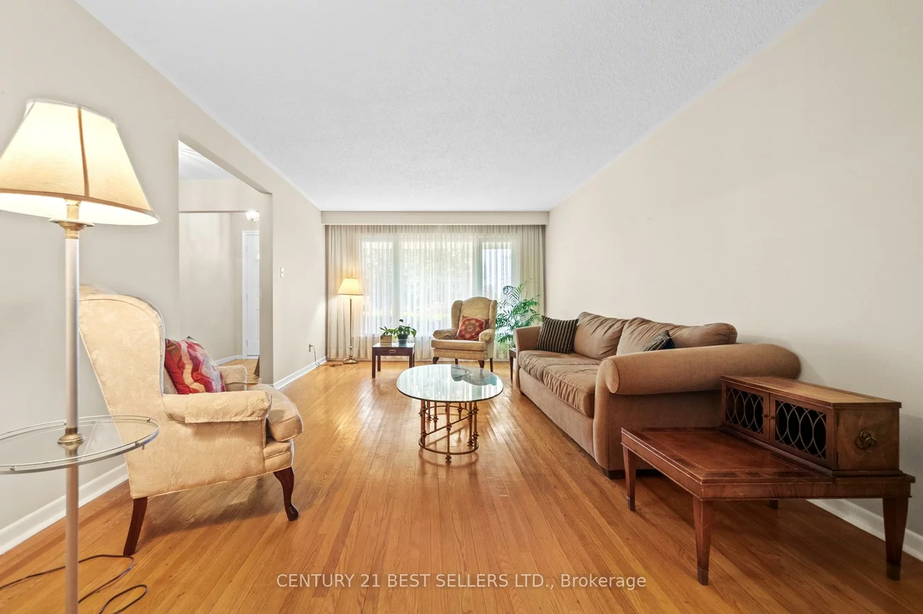3403, Juanita, Mississauga Valleys, Mississauga
