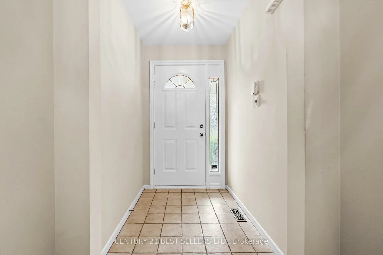 3403, Juanita, Mississauga Valleys, Mississauga