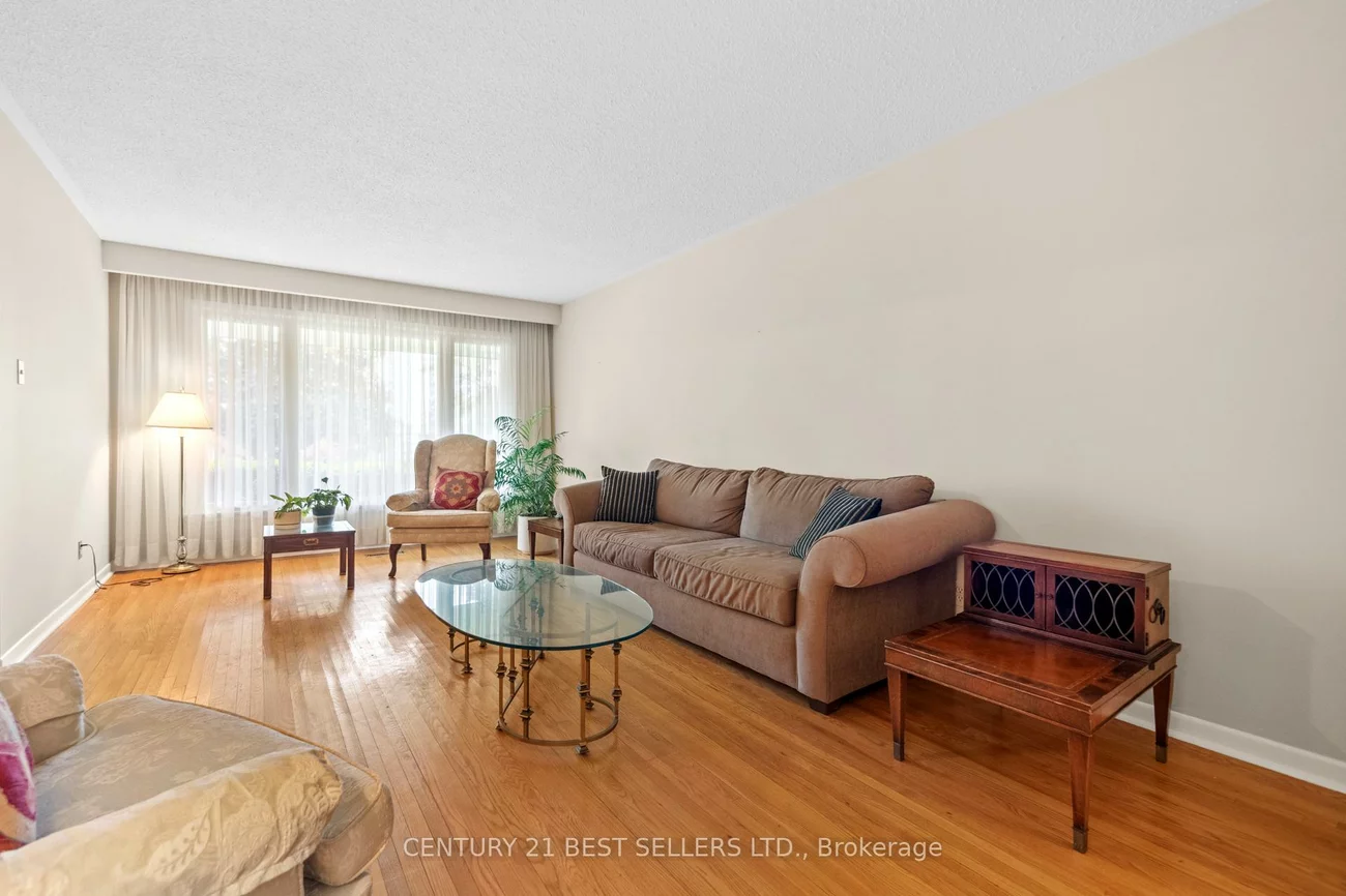 3403, Juanita, Mississauga Valleys, Mississauga