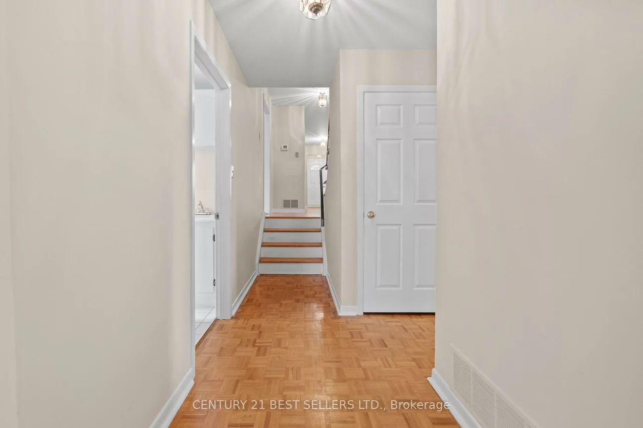 3403, Juanita, Mississauga Valleys, Mississauga