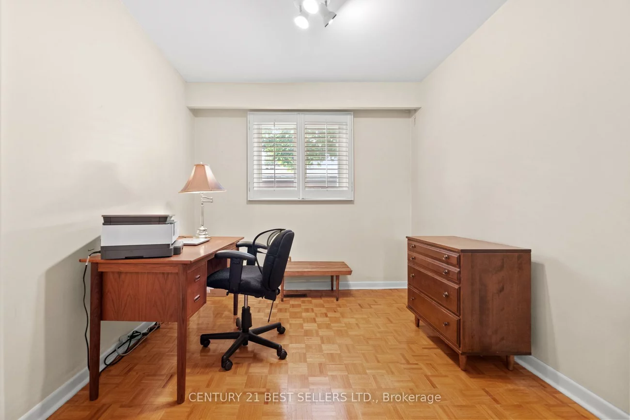 3403, Juanita, Mississauga Valleys, Mississauga