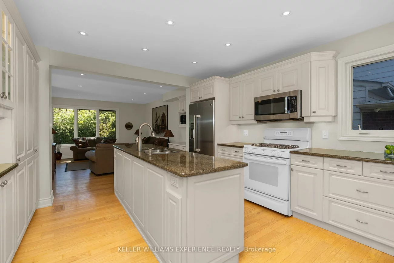 1202, Greening, Lakeview, Mississauga