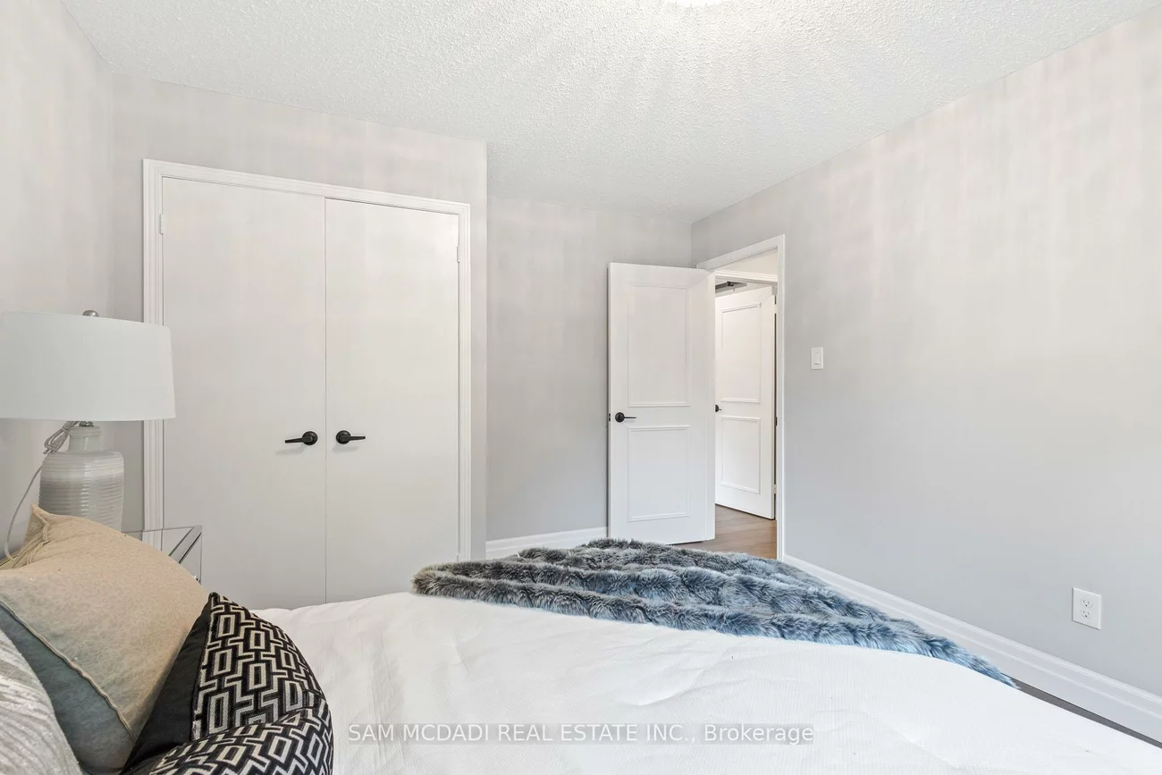 2535, Robin, Sheridan, Mississauga