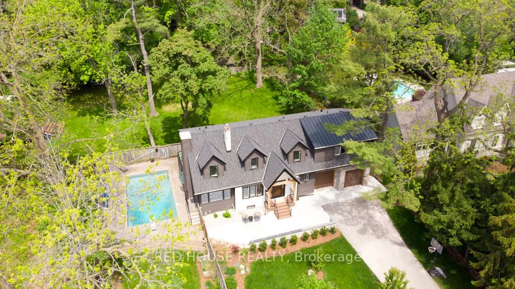 29, Pinewood, Mineola, Mississauga