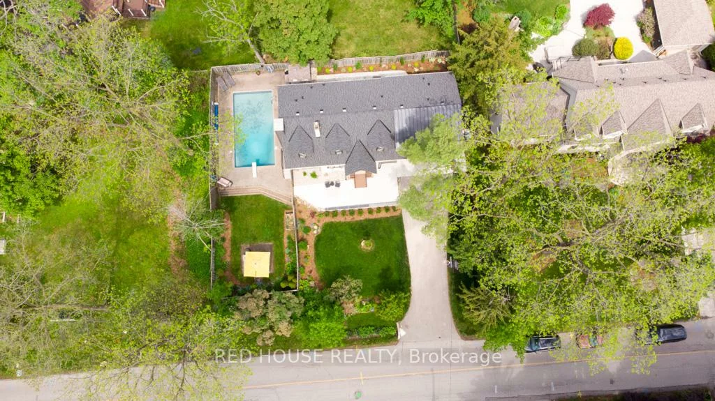 29, Pinewood, Mineola, Mississauga