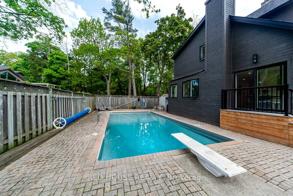 29, Pinewood, Mineola, Mississauga