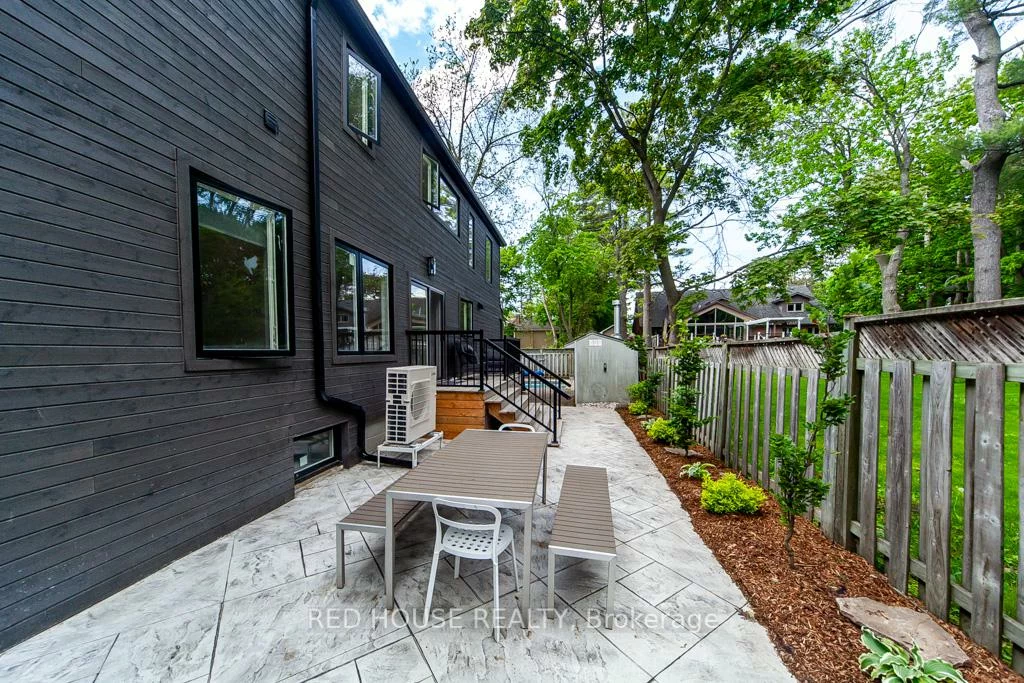 29, Pinewood, Mineola, Mississauga