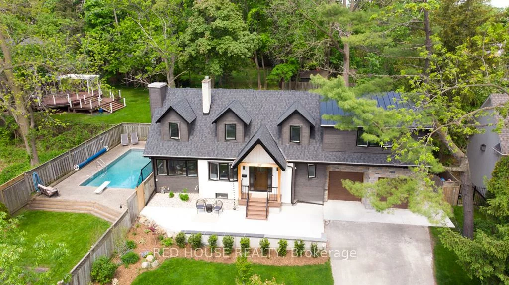 29, Pinewood, Mineola, Mississauga