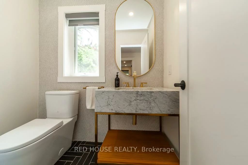 29, Pinewood, Mineola, Mississauga