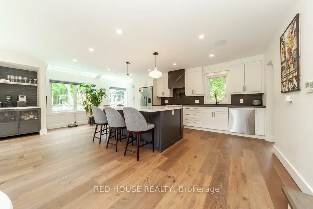 29, Pinewood, Mineola, Mississauga