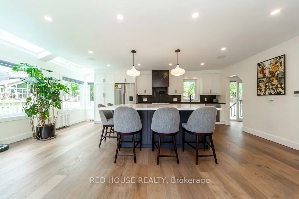 29, Pinewood, Mineola, Mississauga