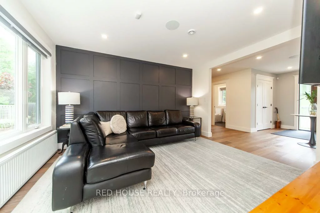 29, Pinewood, Mineola, Mississauga