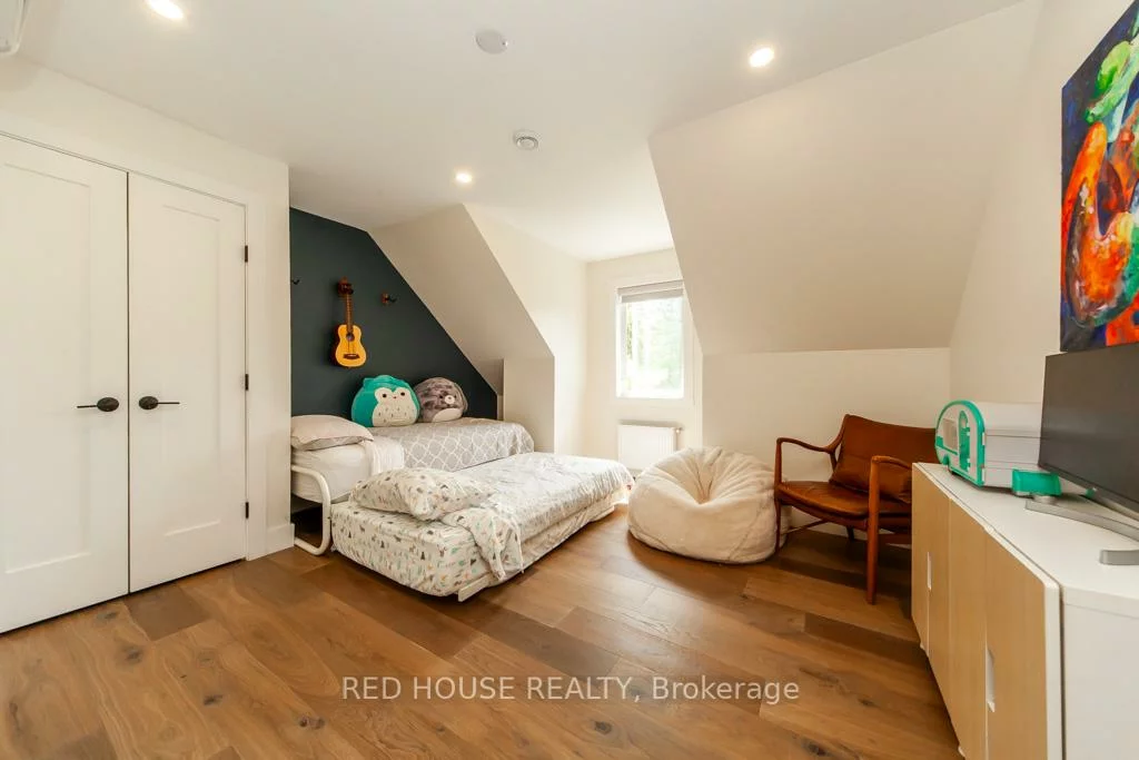 29, Pinewood, Mineola, Mississauga