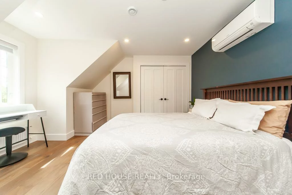 29, Pinewood, Mineola, Mississauga