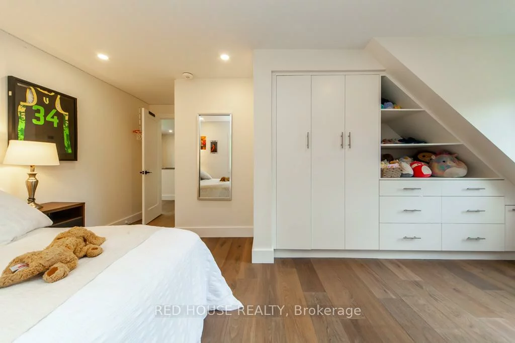 29, Pinewood, Mineola, Mississauga