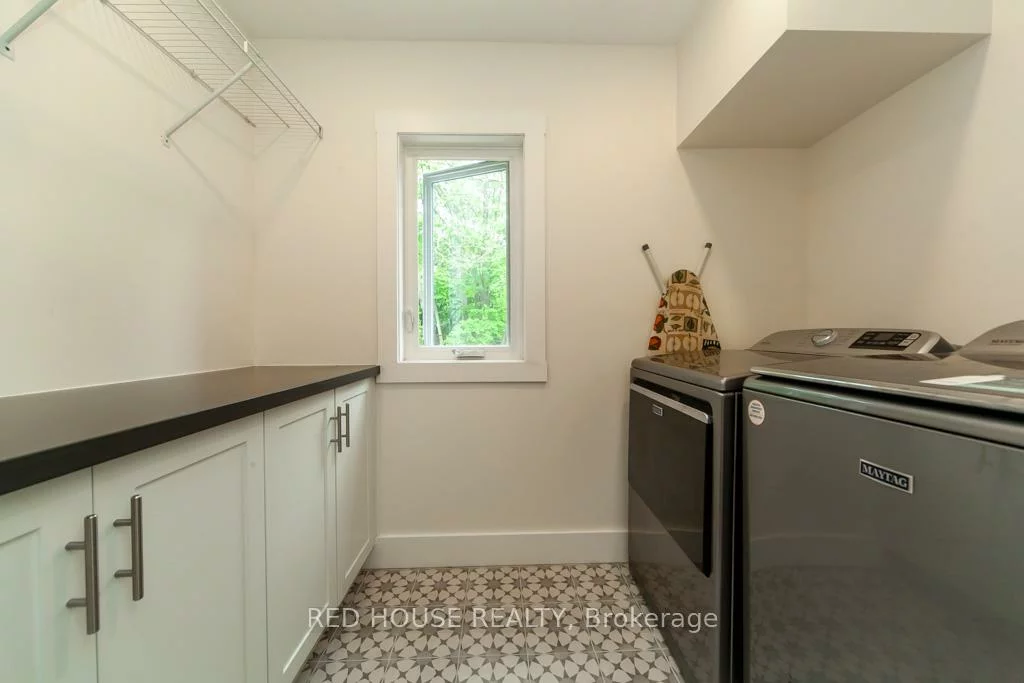 29, Pinewood, Mineola, Mississauga