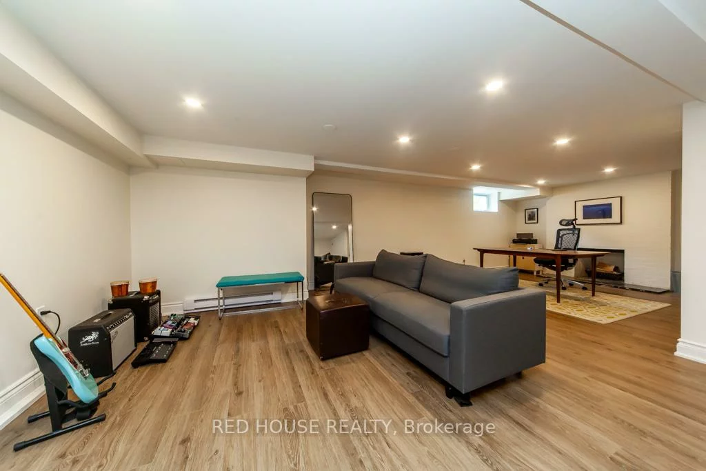 29, Pinewood, Mineola, Mississauga