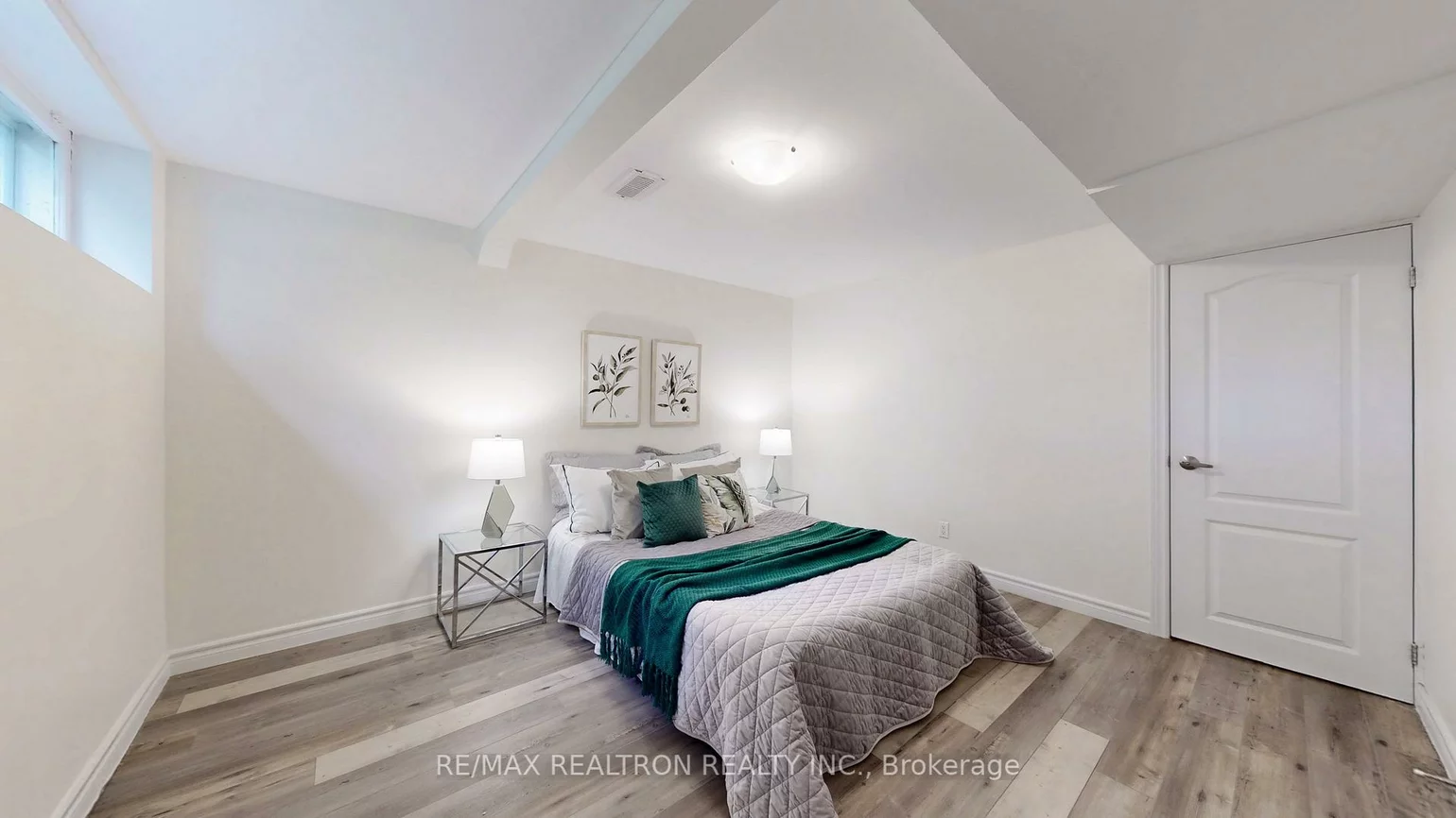 1599, Lewisham, Clarkson, Mississauga