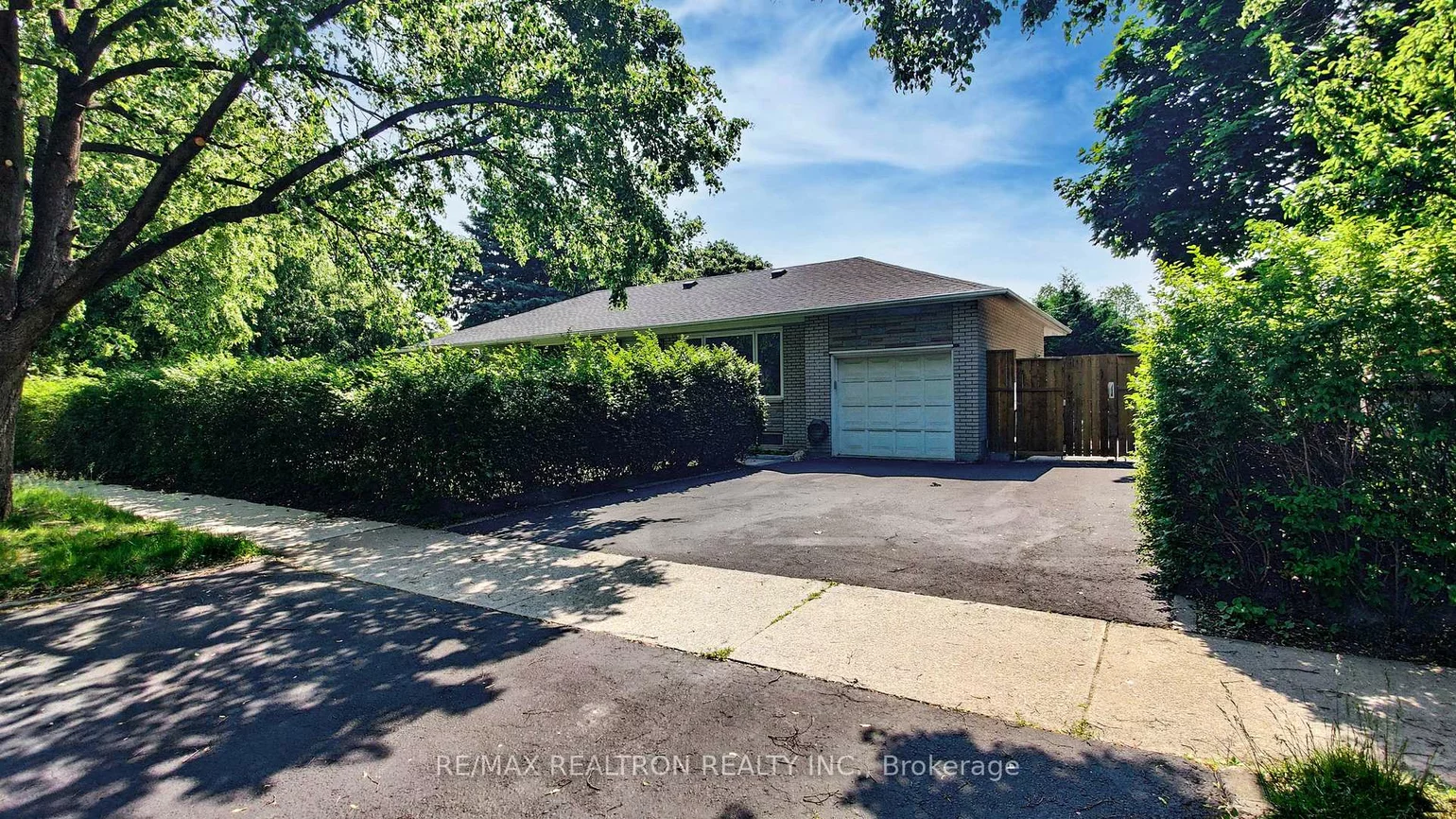 1599, Lewisham, Clarkson, Mississauga