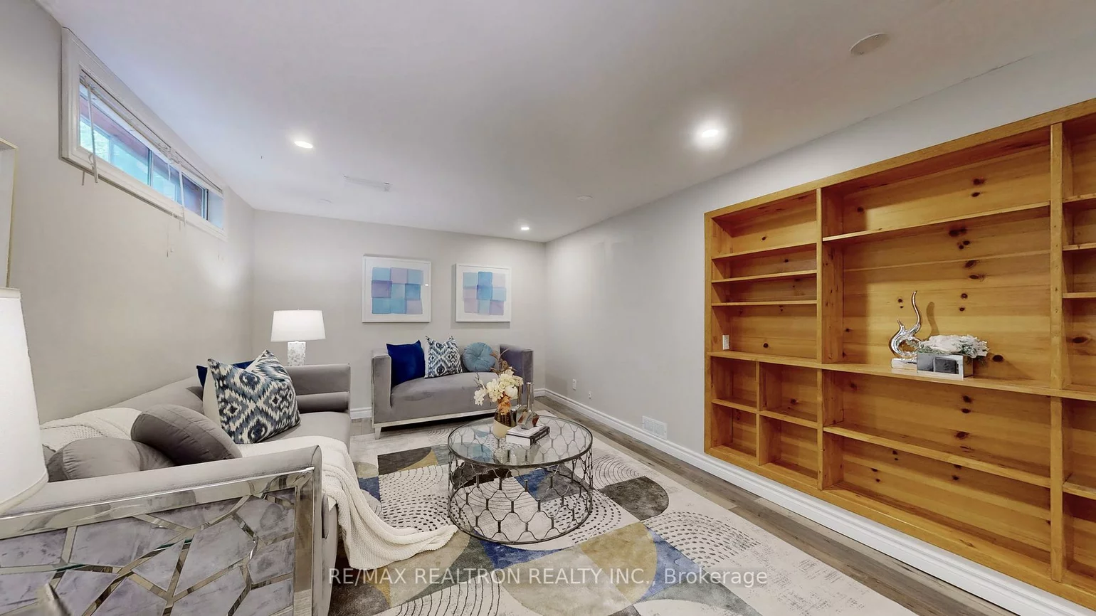 1599, Lewisham, Clarkson, Mississauga