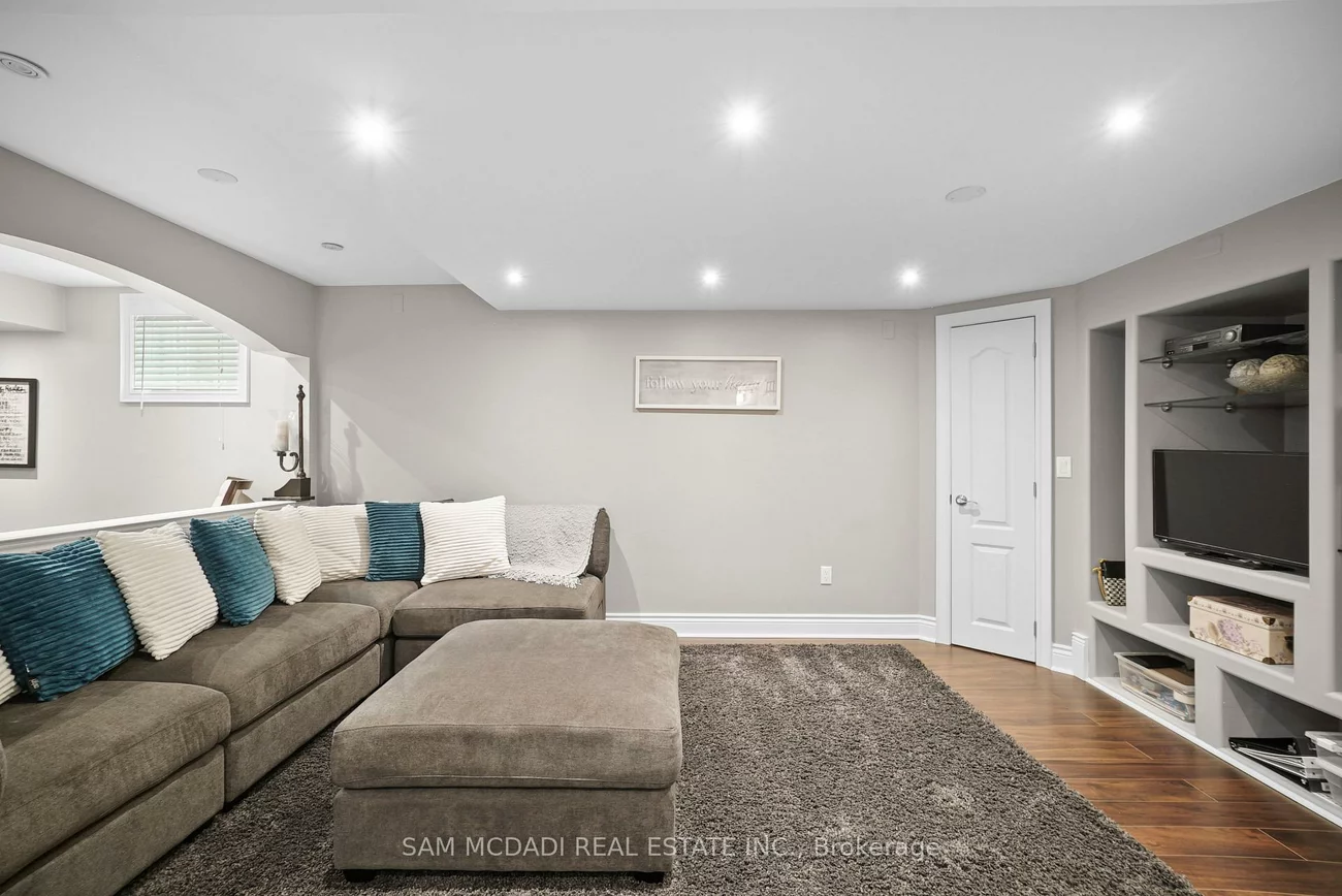 956, Sombrero, Meadowvale Village, Mississauga