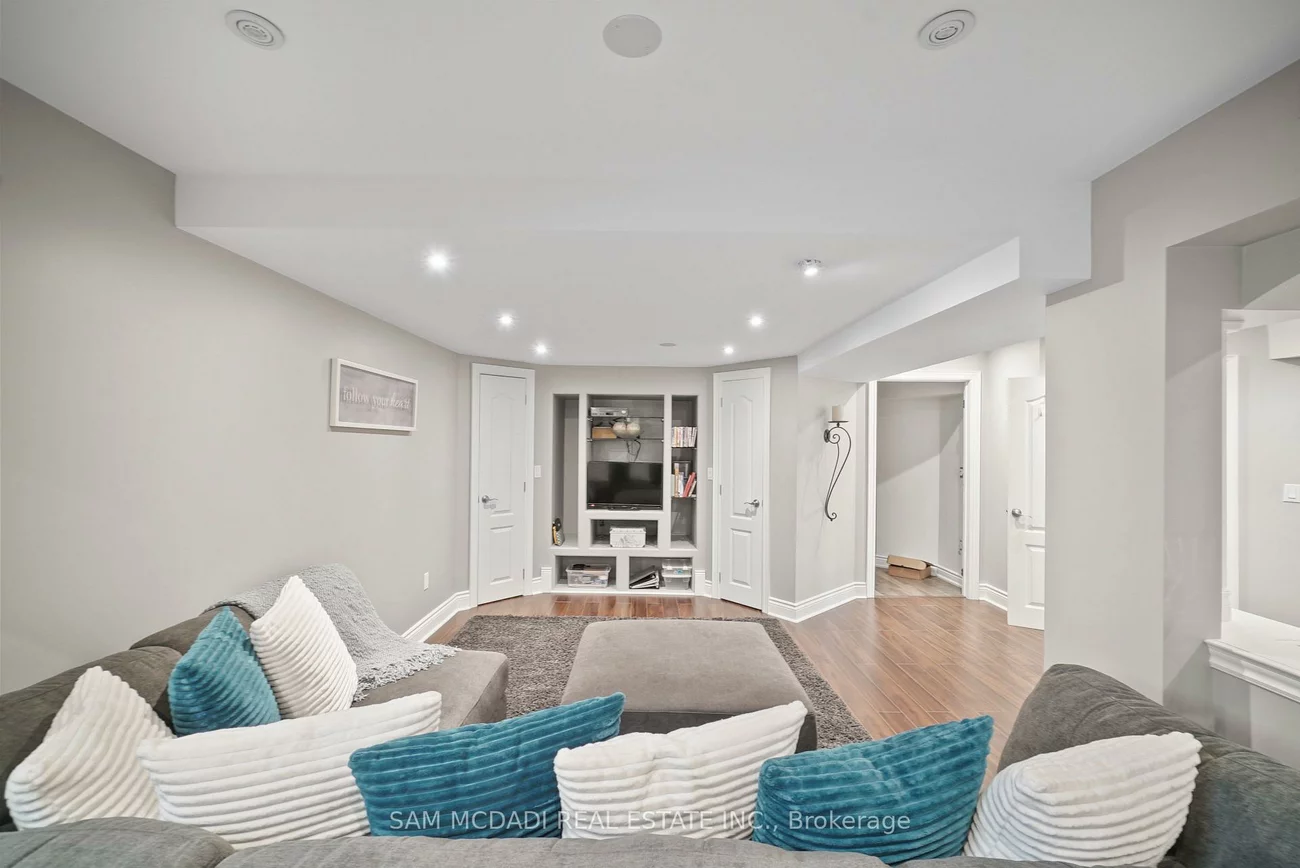 956, Sombrero, Meadowvale Village, Mississauga