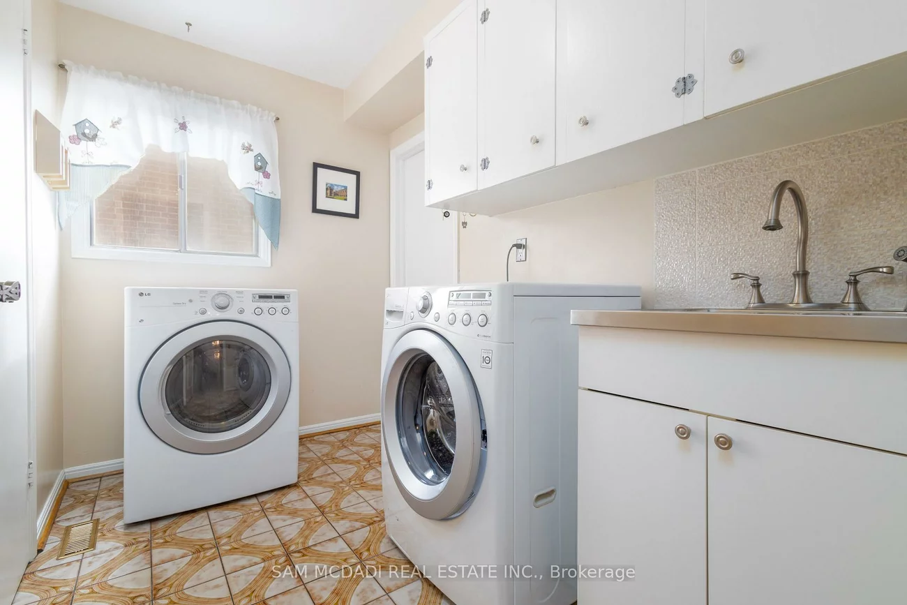 2529, Claymore, Erindale, Mississauga