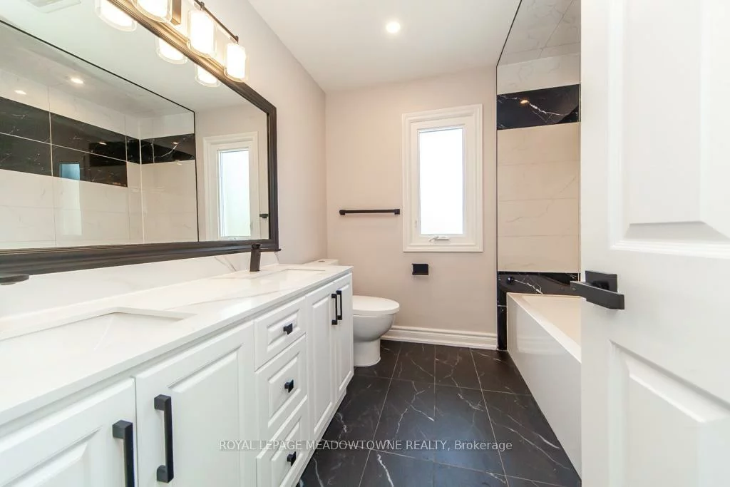 328, Bristol, Hurontario, Mississauga