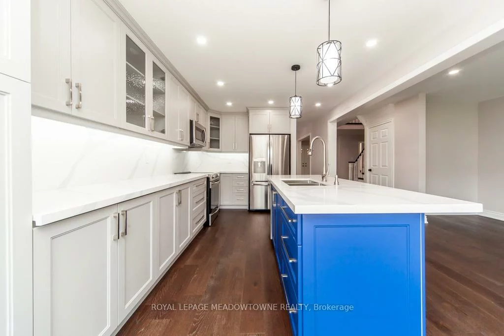 328, Bristol, Hurontario, Mississauga
