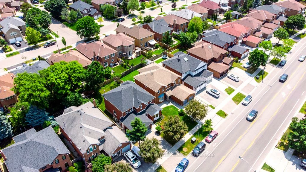 328, Bristol, Hurontario, Mississauga